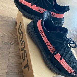 Yeezy Boost 350 V2 black/red (pink)